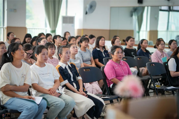 回顧學(xué)期收獲，潤澤幼兒園教師同心同行共赴友好未來