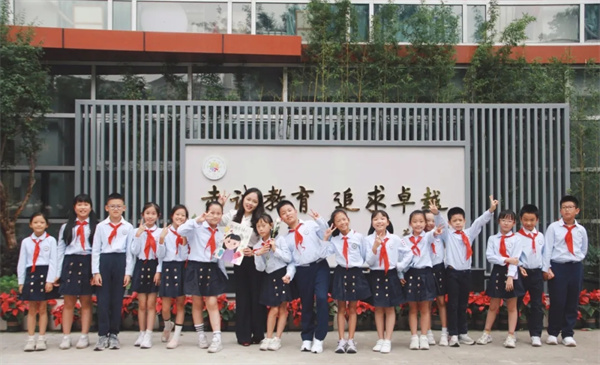 师恩如海 追光而行 成师附小慧源校区学子为老师送祝福