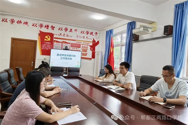 ��·��ѧУ�ٿ��ص�ѧ�������ذ��ж������ƽ���