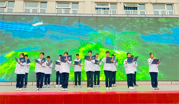 从升旗到铸魂，蜀城中学用一场升旗仪式为国庆献礼