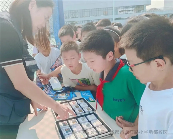 ���ֽ��̸����������·Сѧ�¶�У���ð�ȫ�������