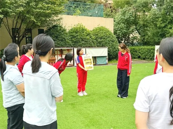 �ɶ�ʮ����˫��԰�����ҵ�׶�԰���Ͻ��У���������������ѧ����