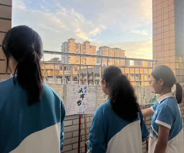 ʵѧУī澭䣬ˮ뻭