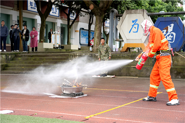 ѵǿܣɶʯҵѧУУ԰