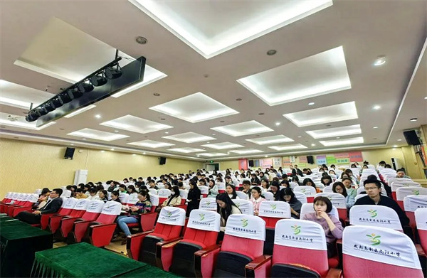 尚阳小学教师以“四全场景”范式进阶，打造数字赋能教学新生态