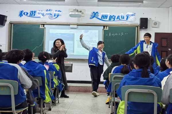 草堂高中音乐教研组开展党员示范课活动