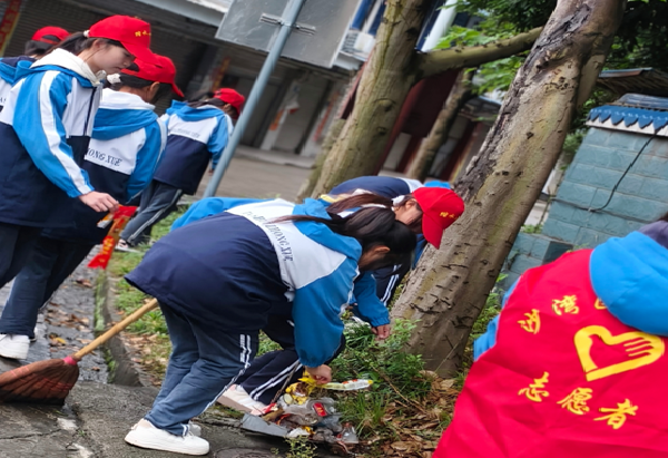乐山市沙湾区踏水中学组织师生开展志愿服务活动