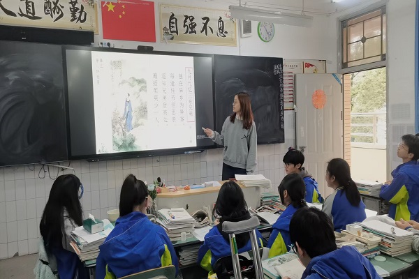 草堂高中开展“敬老月”尊老爱老系列主题活动纪实