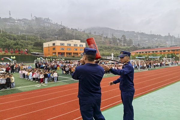 马边彝族自治县民建小学防震减灾暨消防安全应急疏散演练