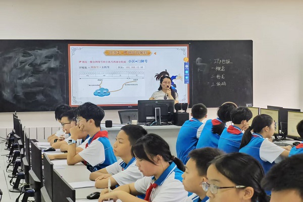 乐山市市中区中小学信息科技教研活动在乐山市实验中学成功举办