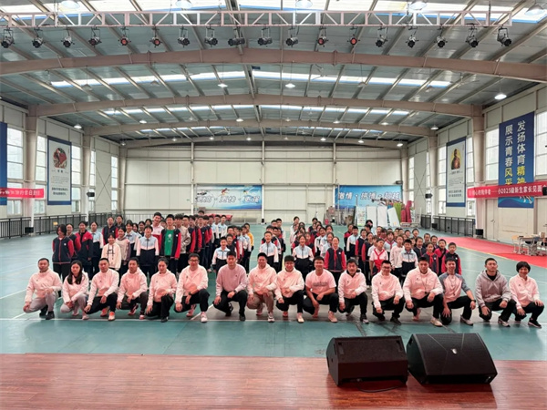 Ծ���ഺ��Ѫ������ѧУѧ�������˻����ž����ٹ�