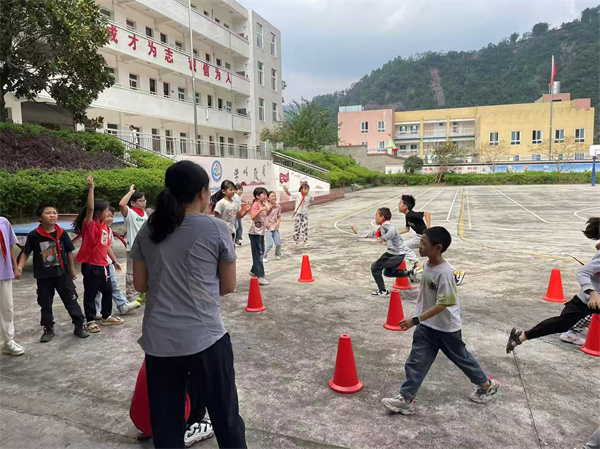 ɽ¥ѧʦ¥ׯУչ߽̹