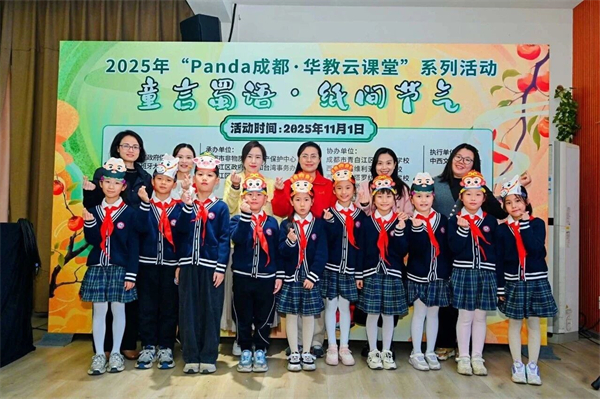 ʦĻʢ磬СѧÿοԽɽֱ