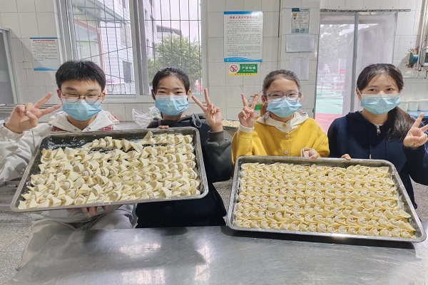 井研县马踏初中2025年秋膳食委员会暨家长开放日活动