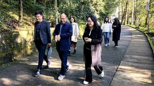 ǰ˽ʦԶУѧУԽǧﴫů