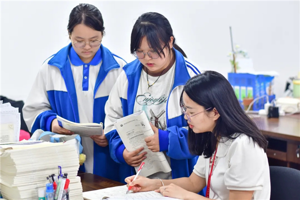 ɶ⻪ѧУС죺Դÿһÿζ