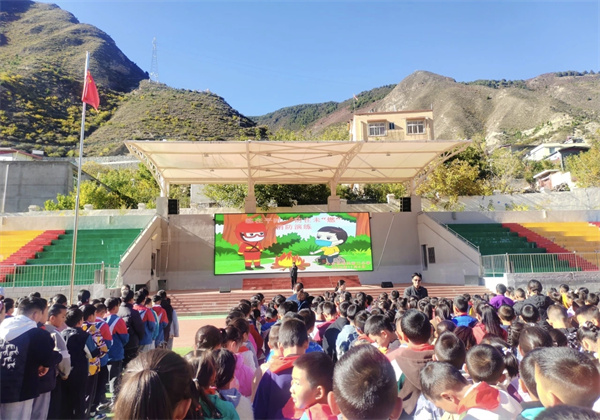 СسǹصڶСѧУ԰ǽػƽɳ·