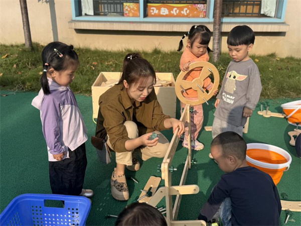 金沙幼儿园华严园户外游戏大揭秘,“玩与学”这里有答案!