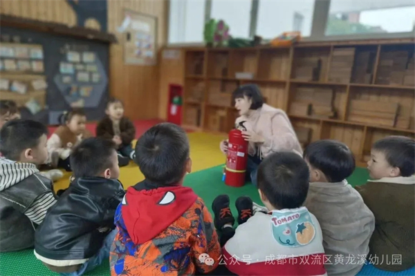 2��06�룡����Ϫ�׶�԰���ݡ��̿���ʽ����ɢ