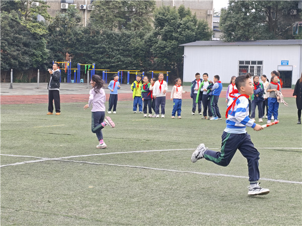 ҫͯ꣬غѧУӭݡٶ뼤顱