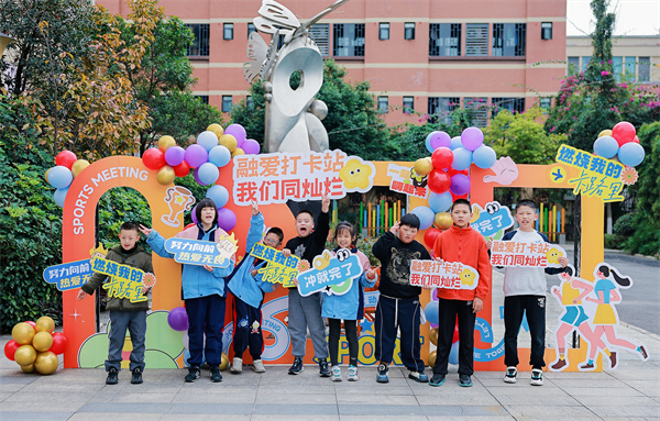 �¶���У����Я�ָ�ʢ�ᣬ����ͬ��ůͯ�ģ�