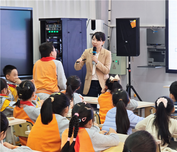 ����ר���߽�����ʵ����ѧ��С����ȼѧ����������