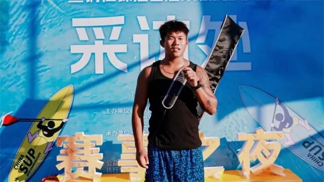 祝贺!四川工商学院学子张旭阳勇夺中国桨板公开赛季军