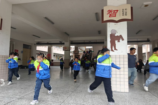 乐山市沙湾区福禄镇中心校开展消防应急演练活动