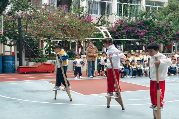 乐山市机关幼儿园举行运动周活动