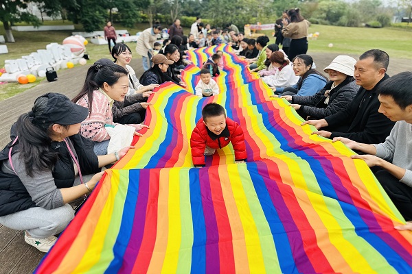 ɽл׶԰ԡͯΪ⿪չӻ