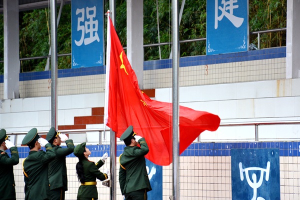 乐山外国语学校表彰九、十月份“五好少年”