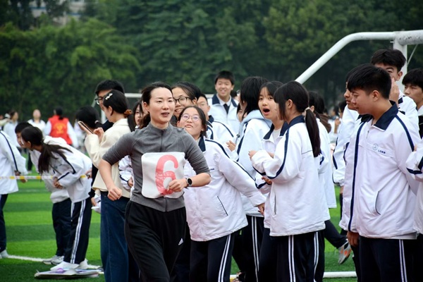 乐山外国语学校高2027届1班运动会随笔日记