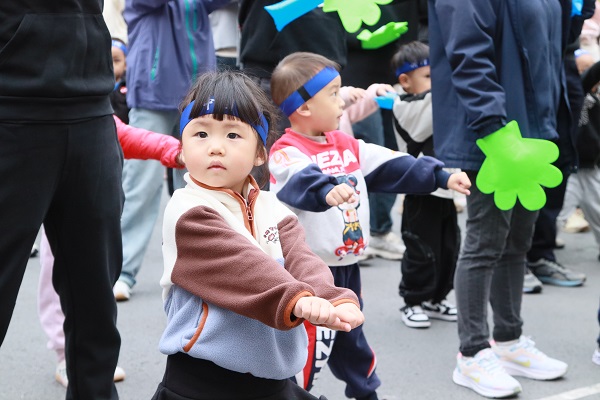 ɽʵ׶԰Ƿ԰׶԰ + ˶»