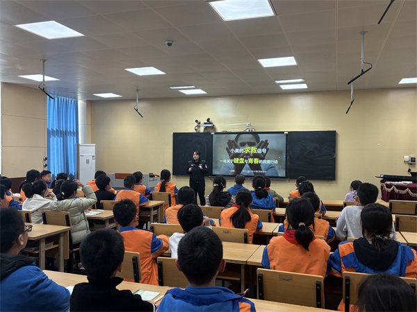 СѧչԤУ԰裬гУ԰