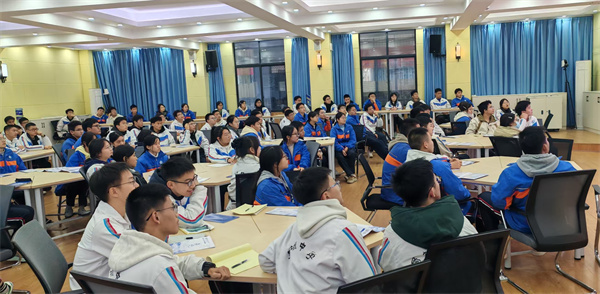 ǿ˼졢滮ѧҵչѧУרר⽲