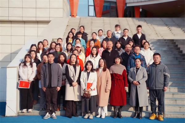 ͬͬ ʶΪ ϷСѧٿҳίԱ