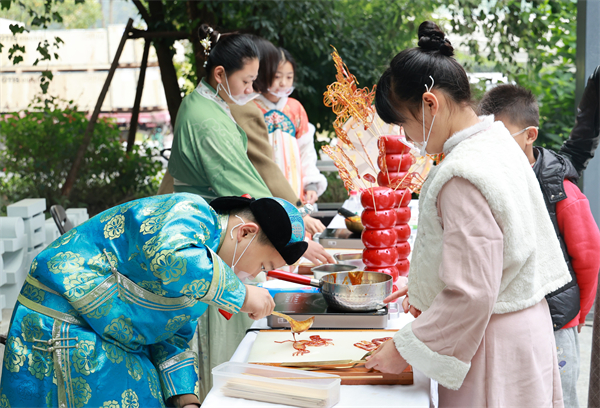 ˱СѧȳǷУͬ߻조ʢ硱