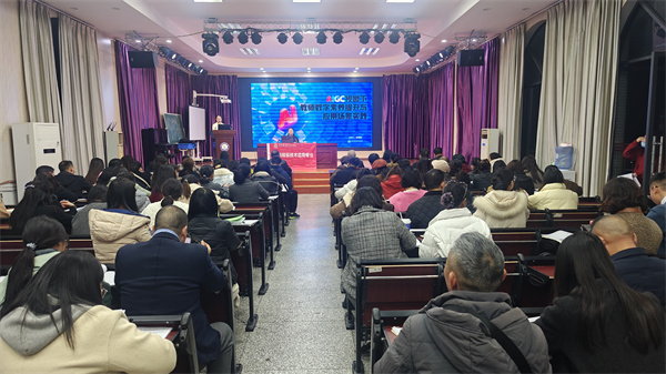 钟灵街小学开展AIGC赋能教师数字素养提升专题讲座