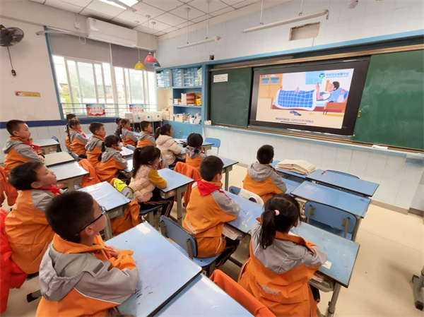 찲ȫӣɳСѧٴУ԰ǽ