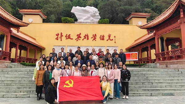 ְУԱʦ¾Ӣģǰеʹ