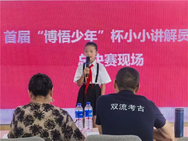 ˫��Сѧѧ���ڡ��������ꡱ��СС����Ա�ܾ�����ϲ��Ѽ���