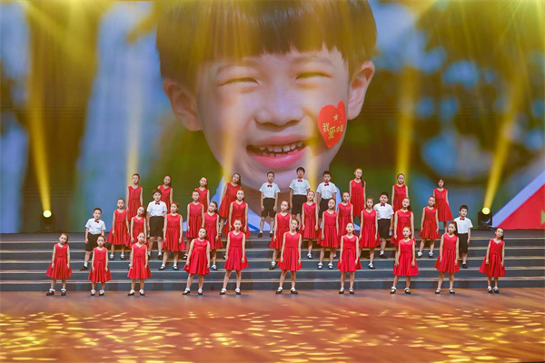 ɶͩСѧμѧУܺϳչݻ