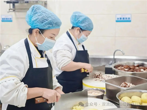 协和红瓦幼儿园开展食堂日常业务练兵活动