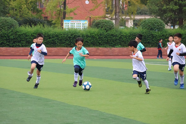 夹江外校:迎“篮”而上 追“足”梦想