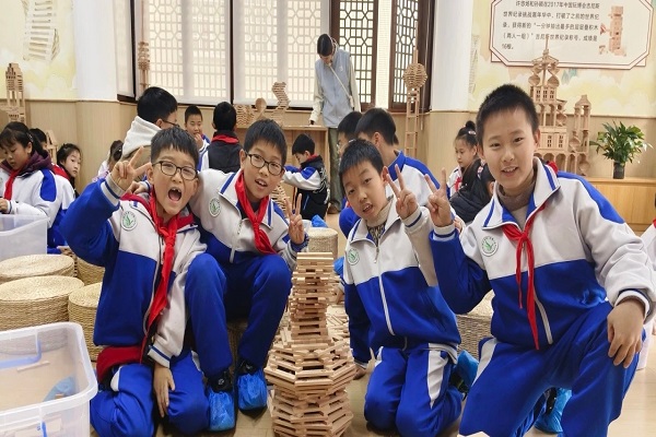 �崨�صڶ�ʵ��Сѧ���꼶��չ��ѧ�