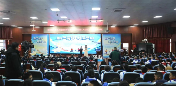 ���������˹���ǿ���Σ�ʯ�������ⳡ��У��Эͬ���˻̫ȼ��