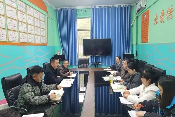 ��ɽ��ʵ��Сѧ�����ߣ�У�ʰ��ů���ģ����п��ô�����