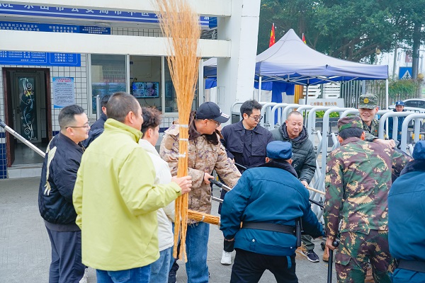 ��ɽ�м�������ְҵ���гɹ���չ���ַ���Ӧ������