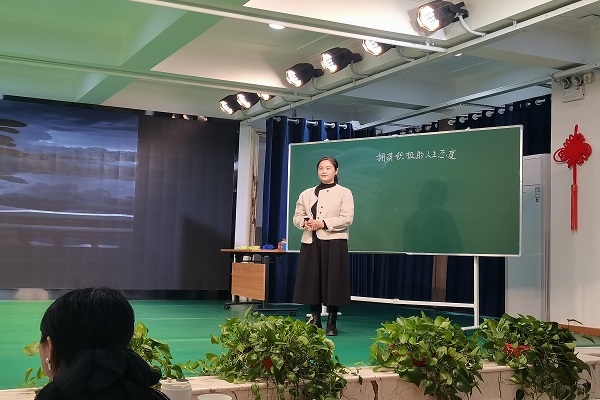 ��ɽ��ʵ����ѧ��СӢ�λ�չ��һ�Ƚ�