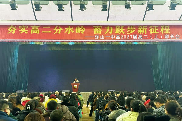 ��ɽһ�У���ʵ�߶���ˮ�룬����Ծ��������